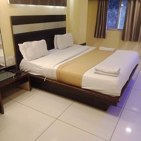 Hotel Kadamb Inn Ahmedabad Exterior foto