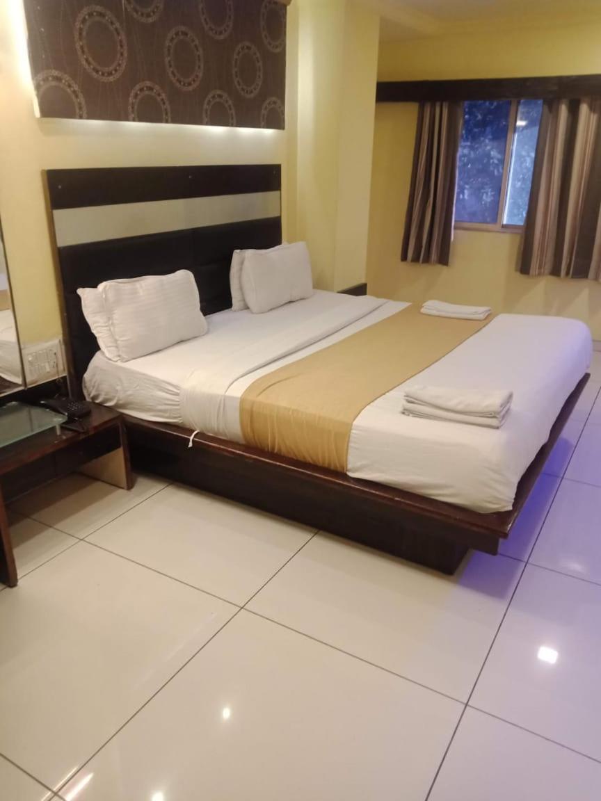 Hotel Kadamb Inn Ahmedabad Exterior foto